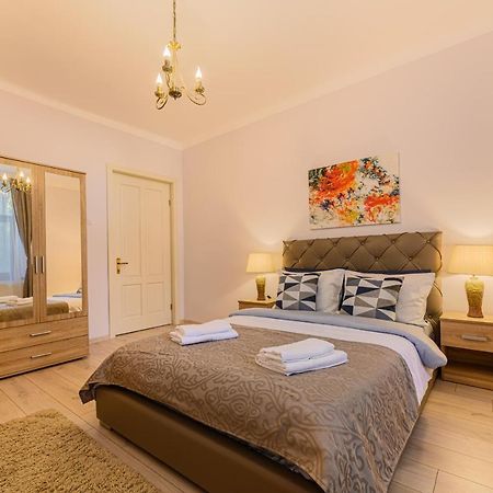 Chic&View Brasov Apartment Bagian luar foto