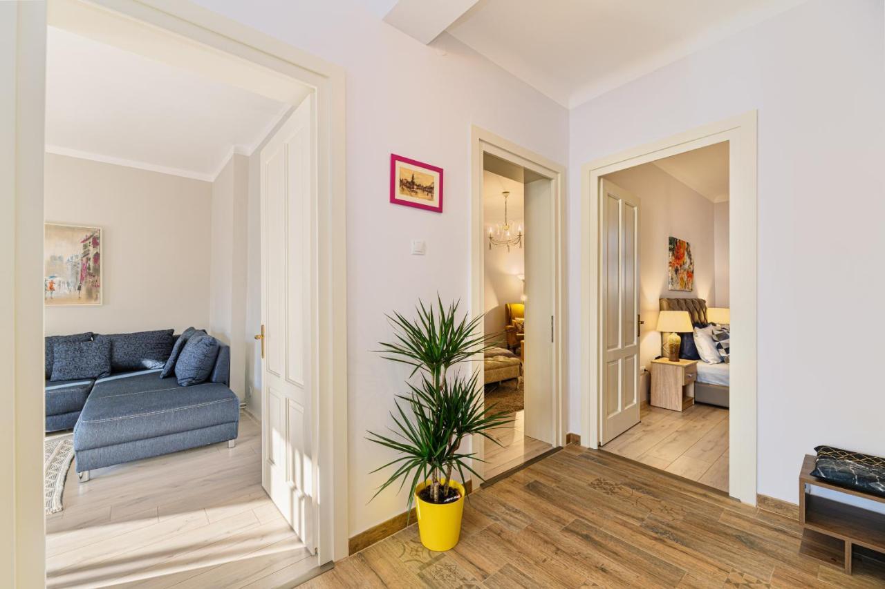 Chic&View Brasov Apartment Bagian luar foto